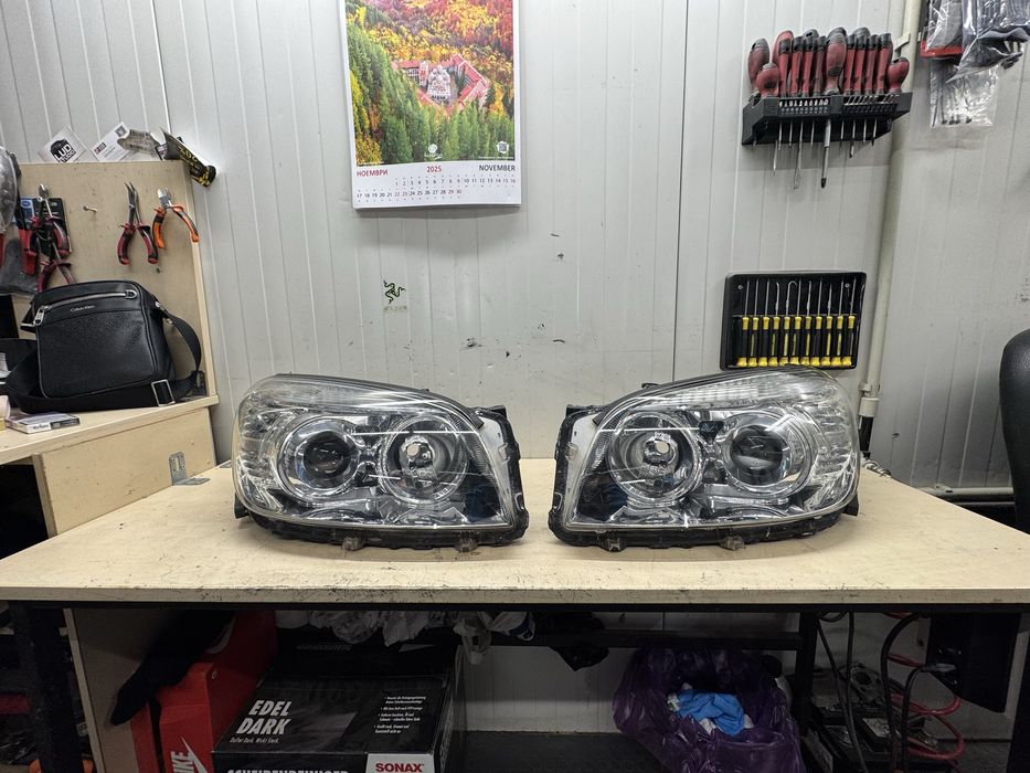 Рециклирани оригинални фарове Toyota Rav4