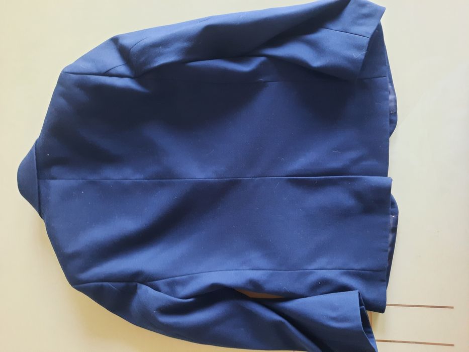 Пиджак,брюки, жилетка школьная.