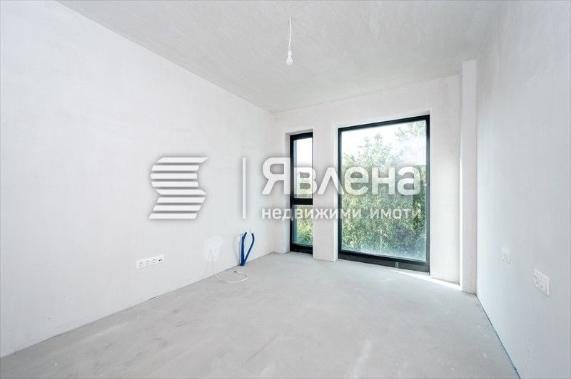 3-стаен, 131кв.м.