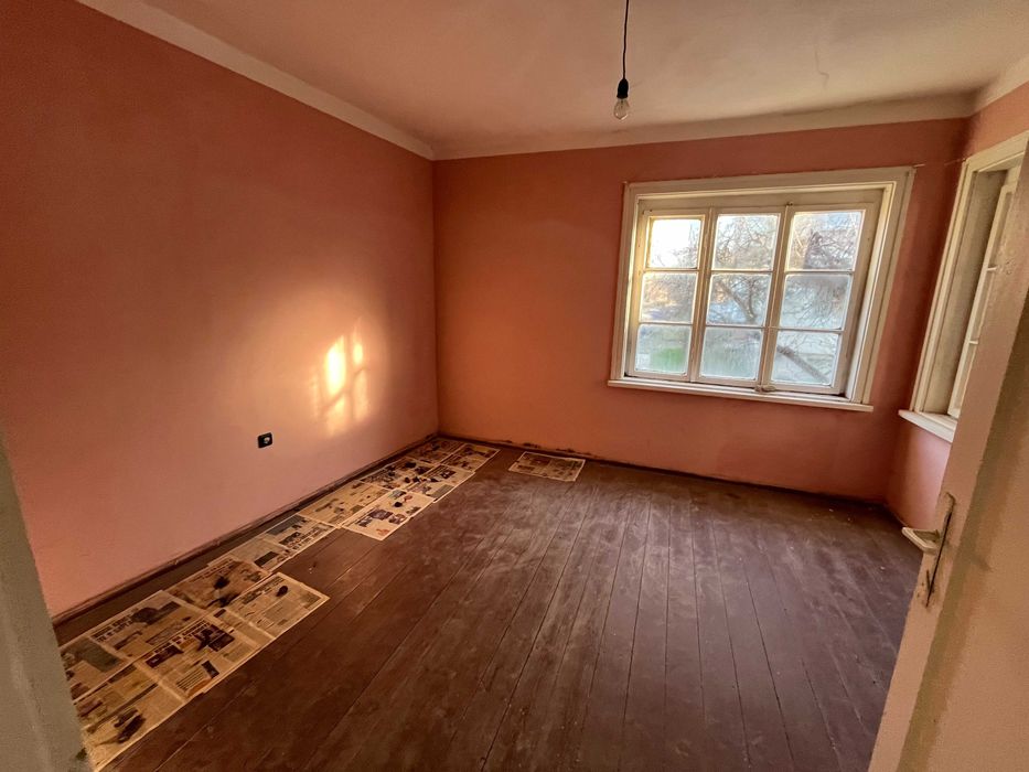 Продава къща с двор до Културния дом, Казанлък