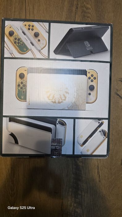 Nintendo Switch OLED Ediţie Specială Zelda + 2 Jocuri + Husă