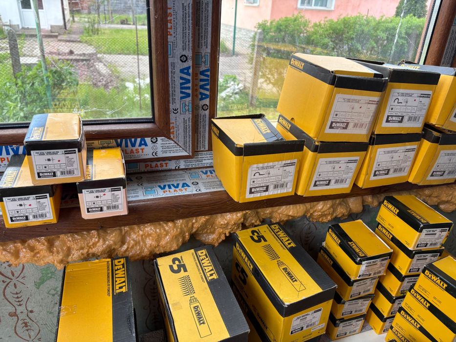 ЛОТ Чисто нов професионален инвентар DeWALT & Powers (Над 130 кутии) – Директен Монтаж
