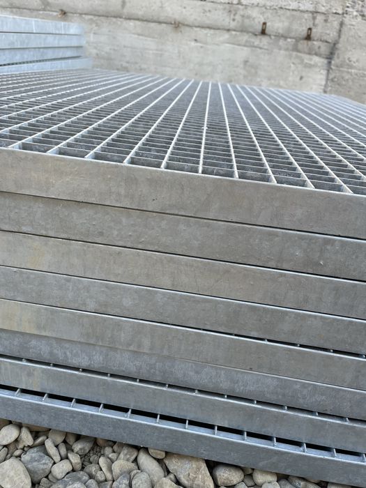 Gretare zincate galvanizate trepte