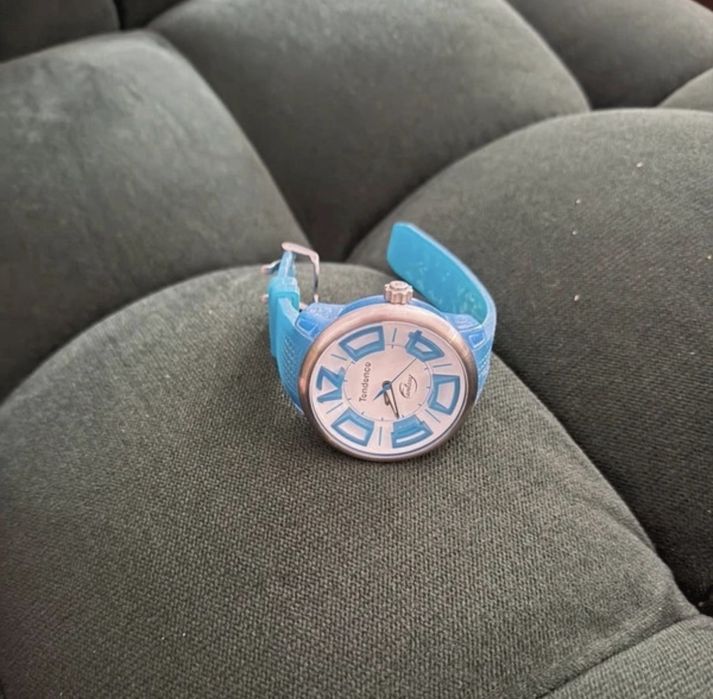 Ceas Tendence