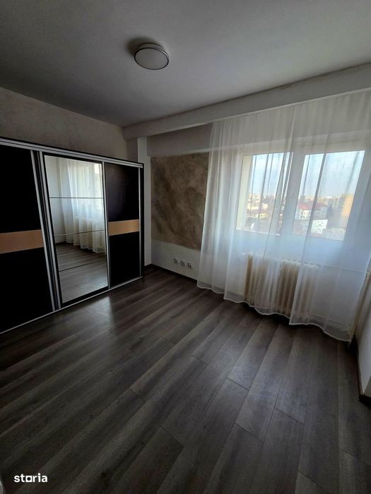 Apartament 4 camere  zona  Calea Calarasilor