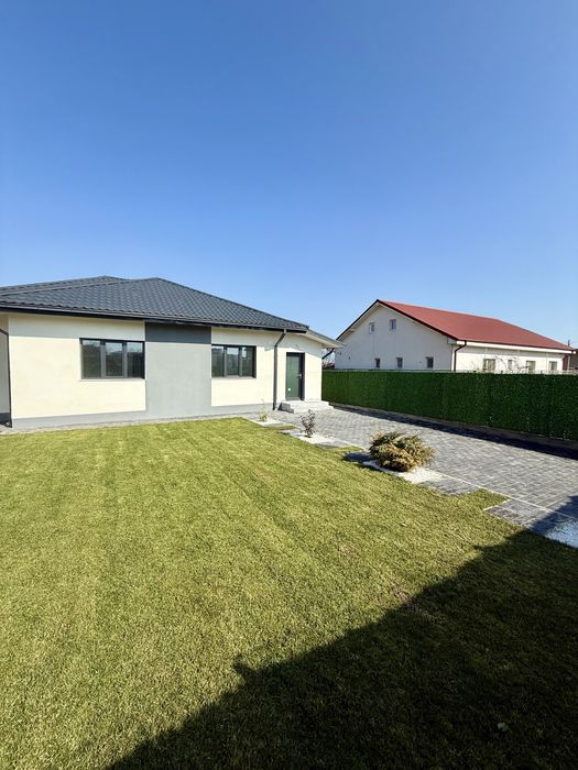 Casa De Vanzare la intrare in Cumpana pe partea stanga