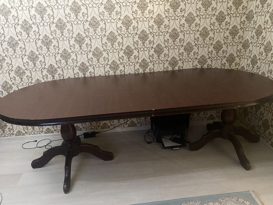 Стол для гостиной