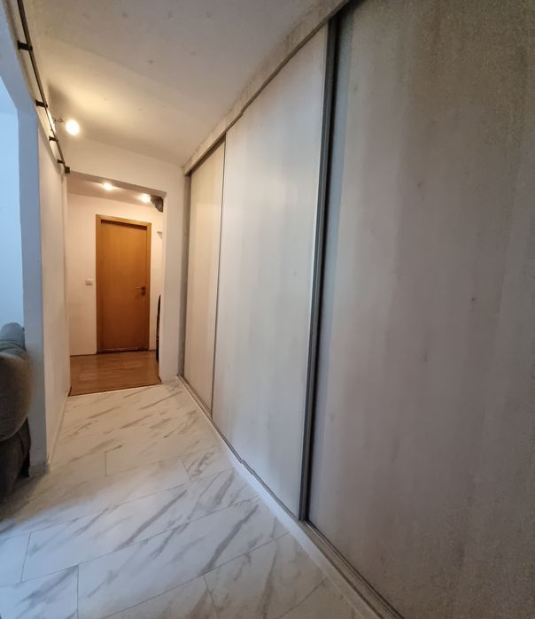 Apartament 2 camere decomandat, centrul orașului Brezoi, vedere la Vârful Țurțudan