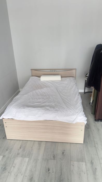 Продам кровать 1,5 с матрасом