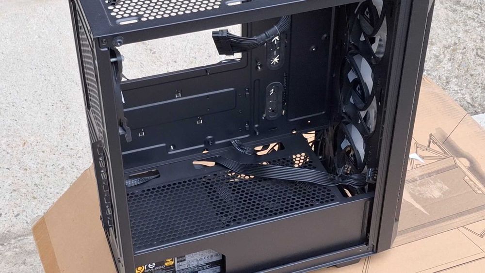 Carcasa CHIEFTEC GS-01B-OP+sursa Seasonic GM-650 (garantie inca 4 ani)