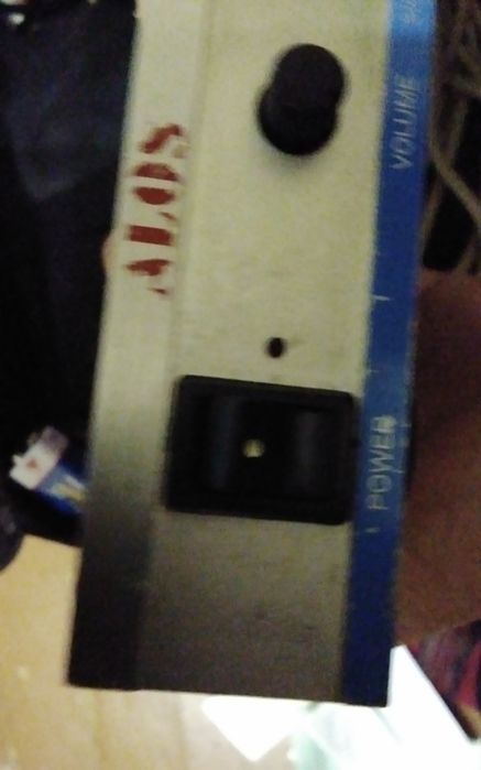 Радиомикрофон , адаптер,шнуры, кофр.