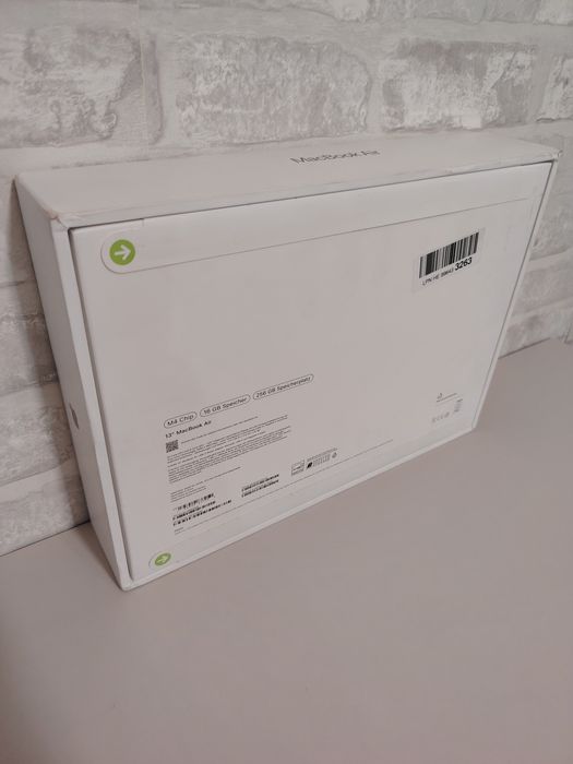 Laptop Apple 2025 MacBook Air 13,6", cu procesor Apple M4, 10 nuclee C