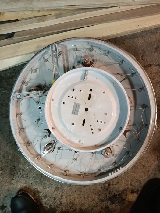 Продам три люстры