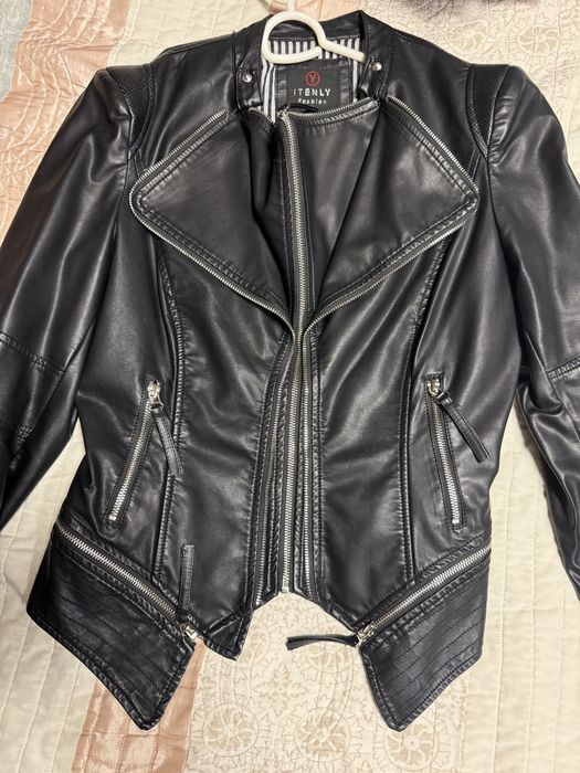 Черно Кожено яке