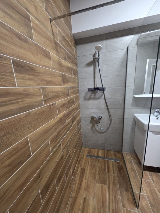 Studio modern in bloc nou de închiriat- central, cu loc de parcare