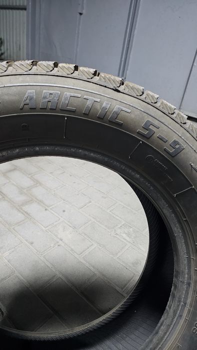 Продам резину. В отличном состоянии размер 17.
