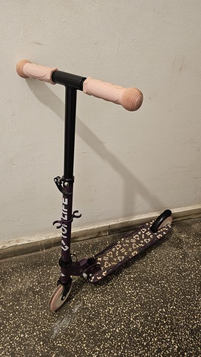 Vând 2 trotinete