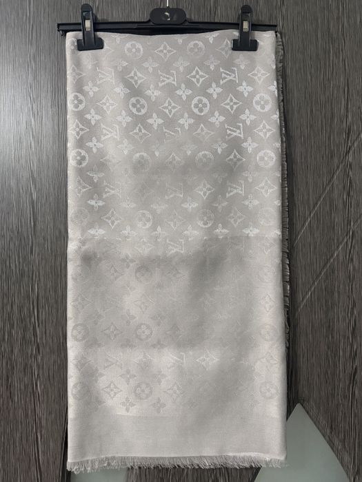 Дамски шалове Louis Vuitton, Dior