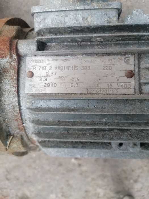 Продавам водна помпа вида 5