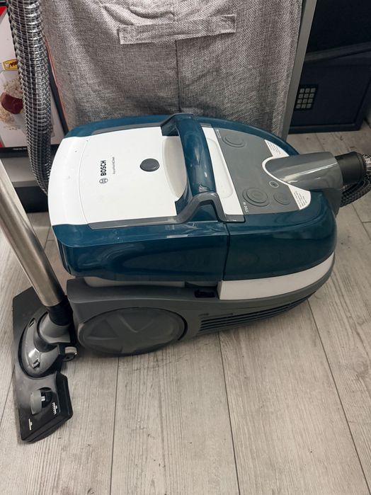 Aspirator cu spalare Bosch
