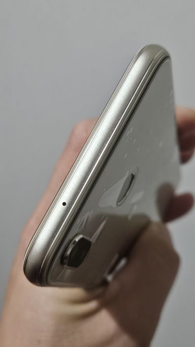 Huawei P20 lite,  64 / 4 gb, ca nou, cu husă