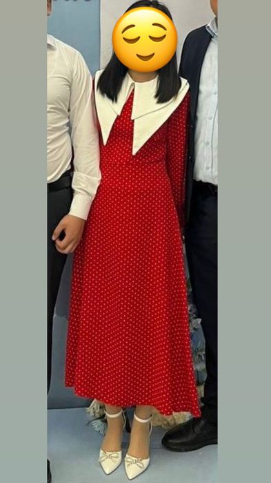 Продам красное платье в горошек