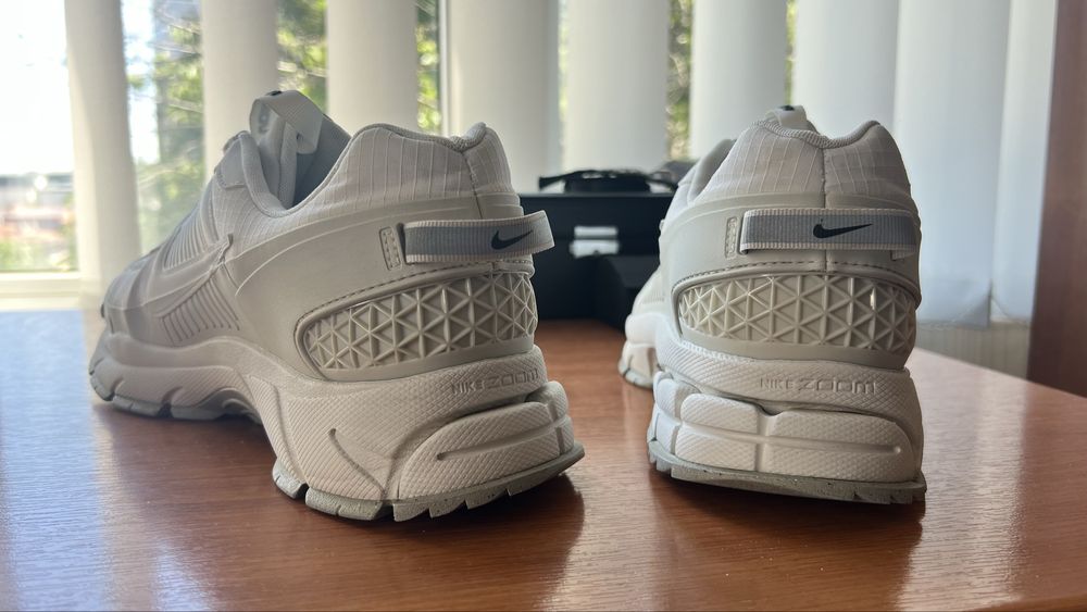 Nike Zoom Vomero Roam, 45 номер. Като нови! Супер качество и уникални.