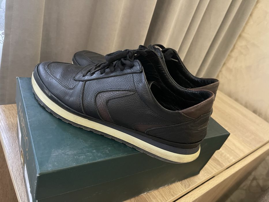 Кожанные кроссовки размер 42