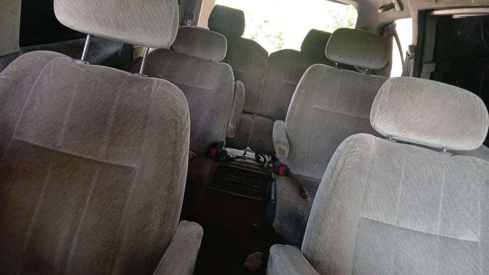 Машина Тойота Естима 7местный.