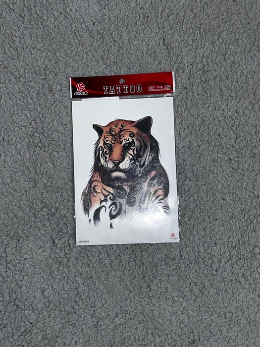 Mini-colectie: tatuaje, brelocuri, laser și șarpe – preț negociabil,l