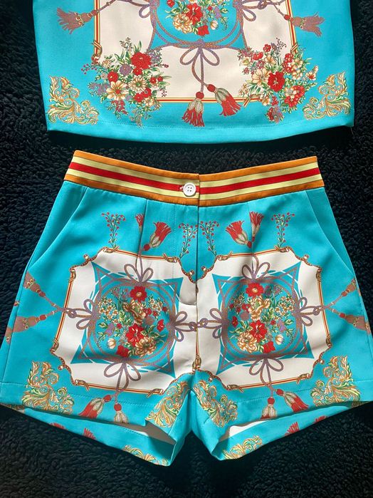 Комплект, къс панталон и топ многоцветен син/зелен с барокови елементи