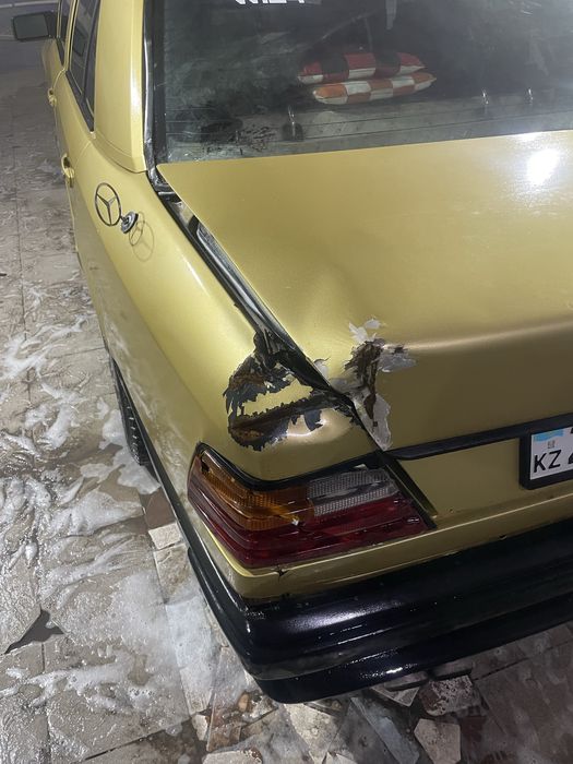 Mercedes benz E200 89год