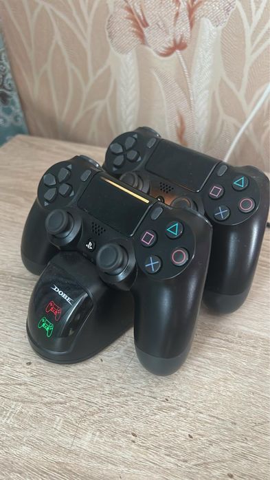 Продам пс4 вместе с играми