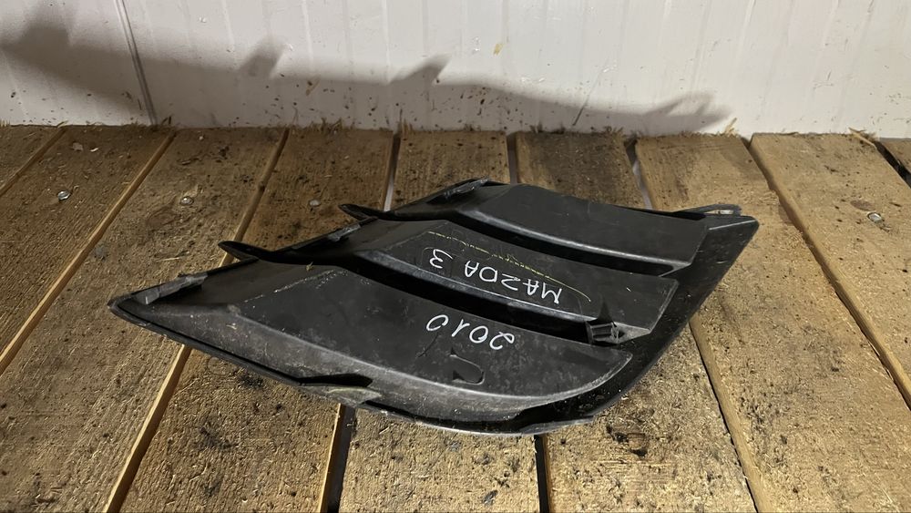 Решетка лява и дясна предна броня Mazda 3