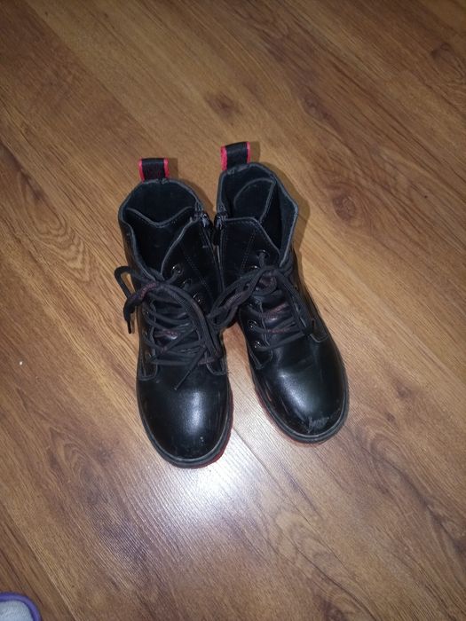 Отдаю обувь 30 размер за фрукты.