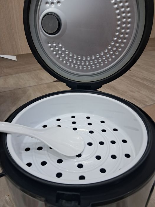 Мультиварка Redmond RMC-M4524, новая.