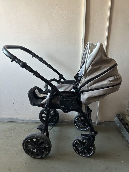 Бебешка количка (детска)