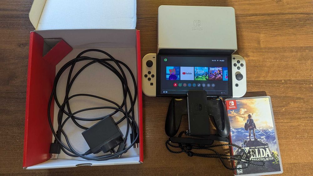 Игровая приставка Nintendo Switch OLED белый