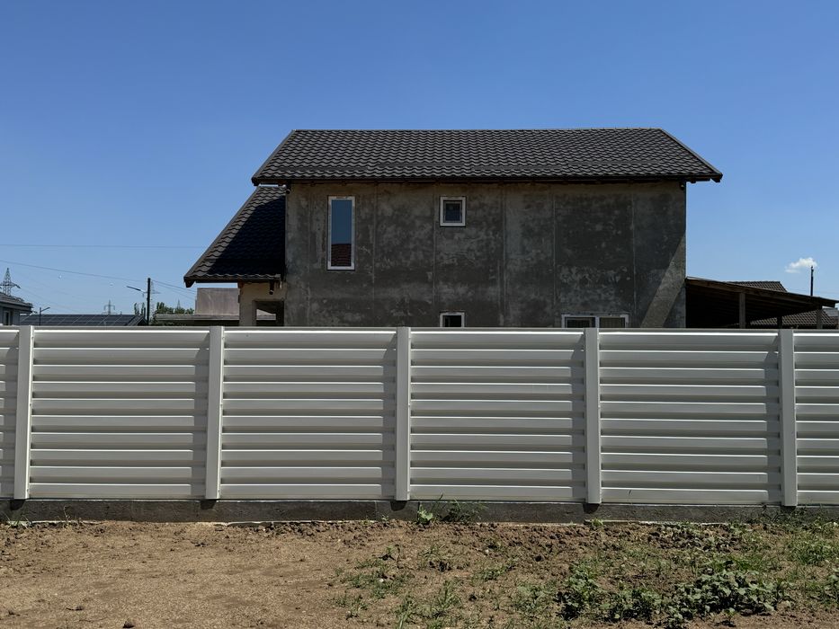 Gard din tabla cutata Viking, model T35 fatada, vopsita electrostatic.