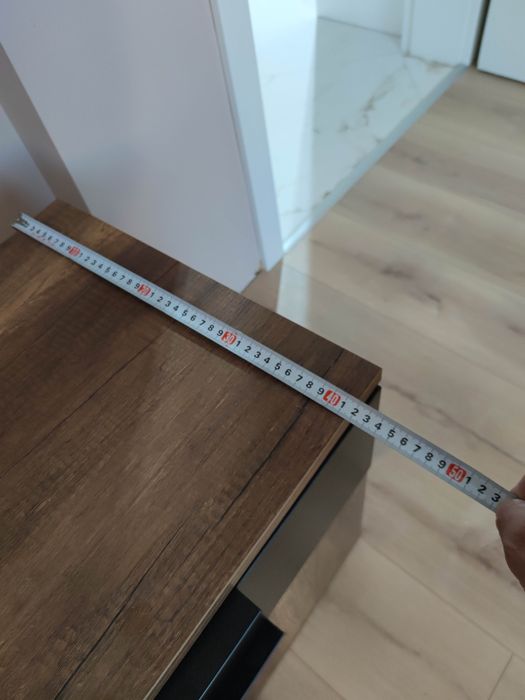 Спалня, скрин и нощни шкафчета.