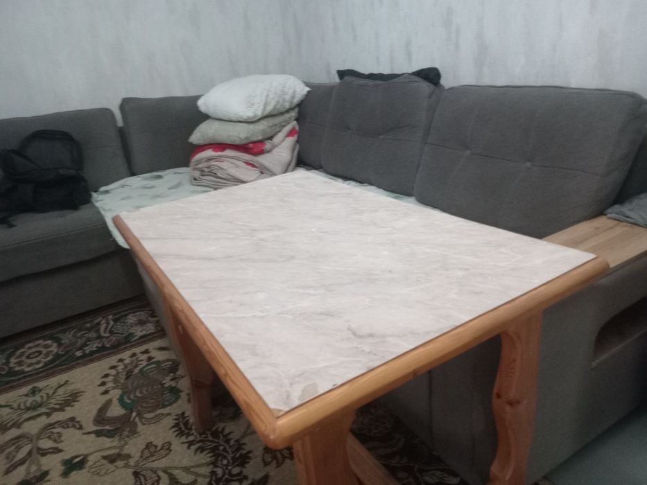 Продам кухонный стол  .