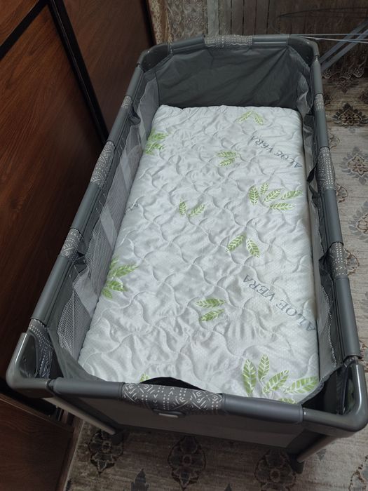 Продам манеж Joie