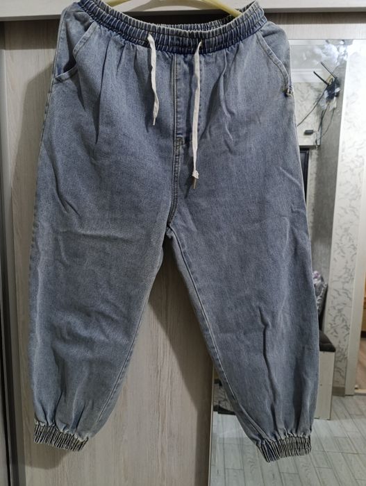 Джинс плотный, в отличном состоянии. Размер 48-52. 50 тысяч.