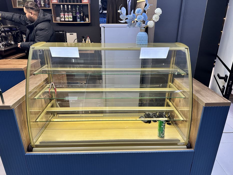 Витринный холодильник Carboma