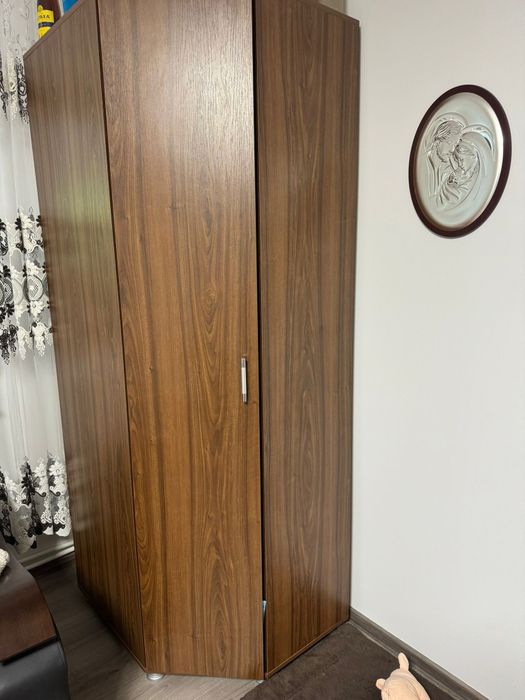 Vând dormitor complet de colț-pat,dulap,spatiu depozitare.