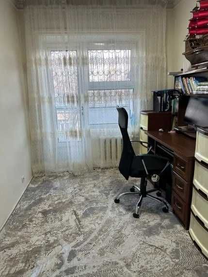 Квартира  4 комнатная 3 этаж 77 Серия Космонавты Мвд Метро рядом