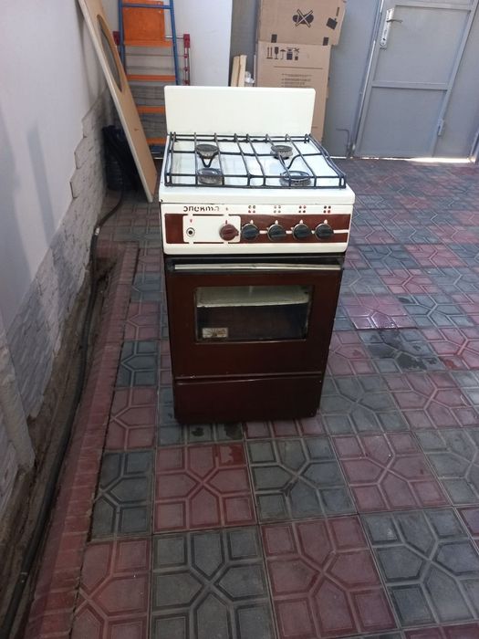 Газ плита с вытяжкой.