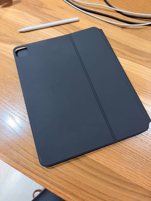 Продам чехол клавиатуру для iPad Pro 12.9
