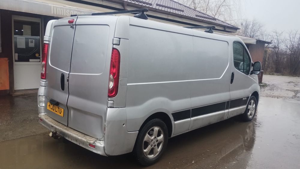 Renault trafic 2.0d 2010 volan dreapta