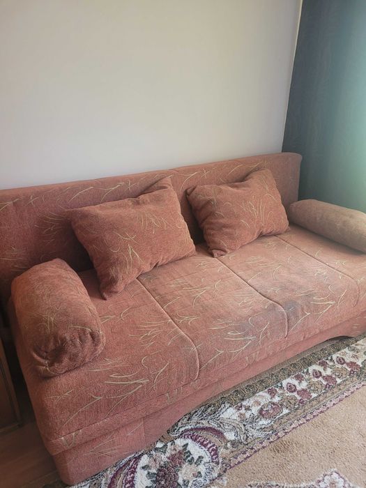 Vând canapele extensibile utilizate